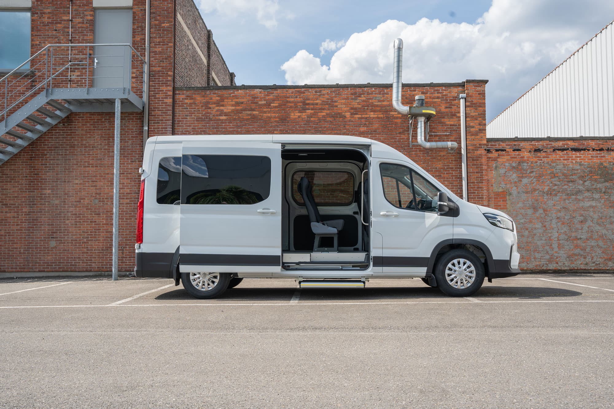 Maxus eDeliver9 Wit Zijaanzicht Open Deur