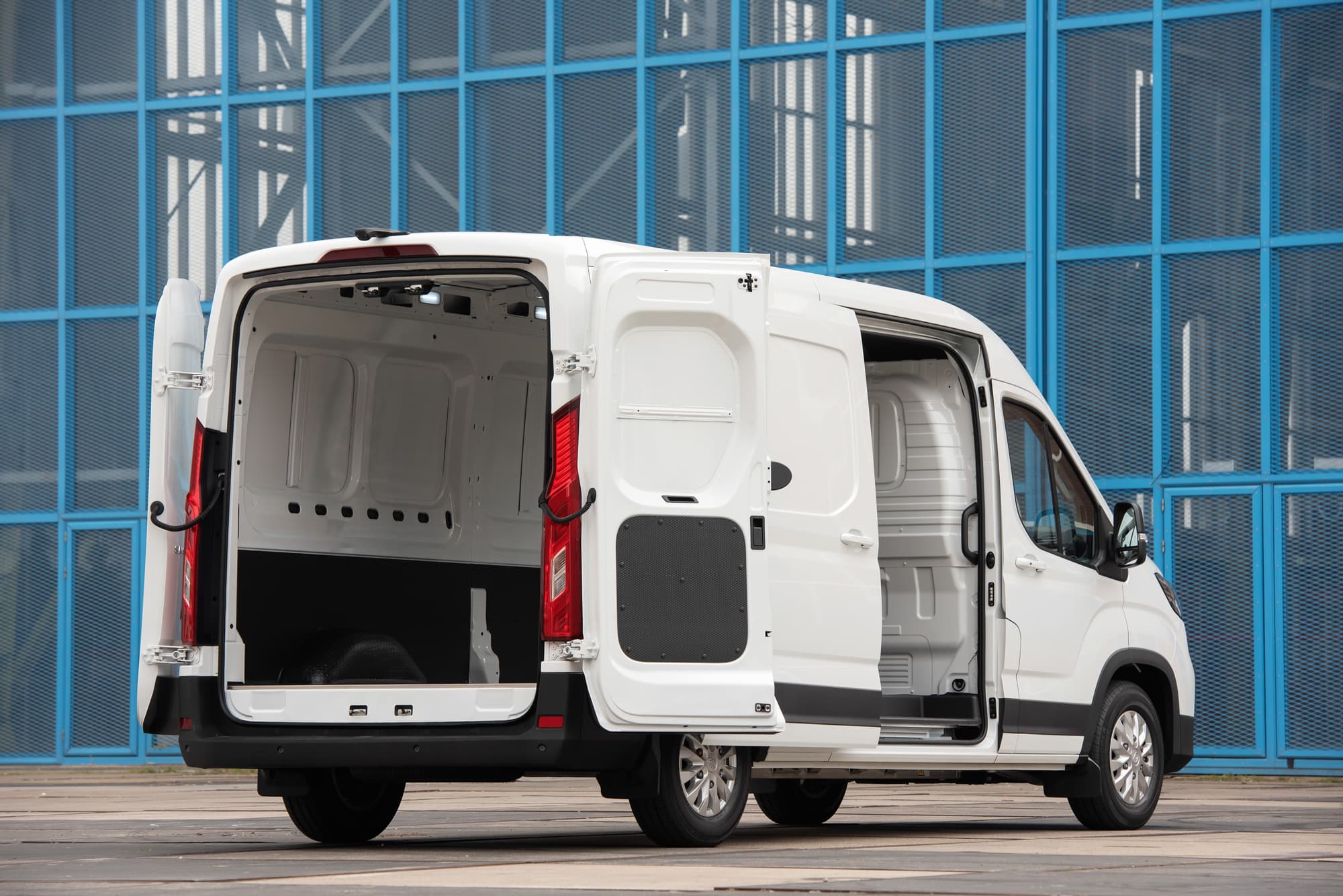 Maxus eDeliver9 Wit laadruimte open