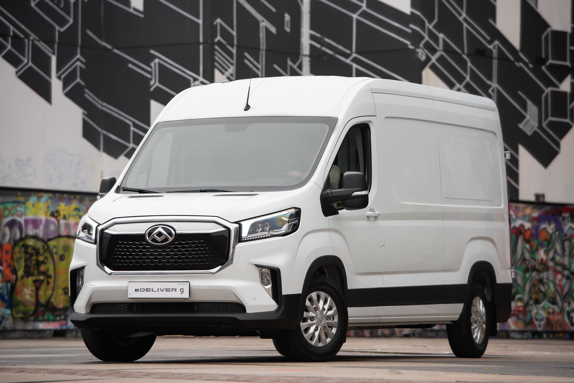 Maxus eDeliver9 Wit graffiti achtergrond