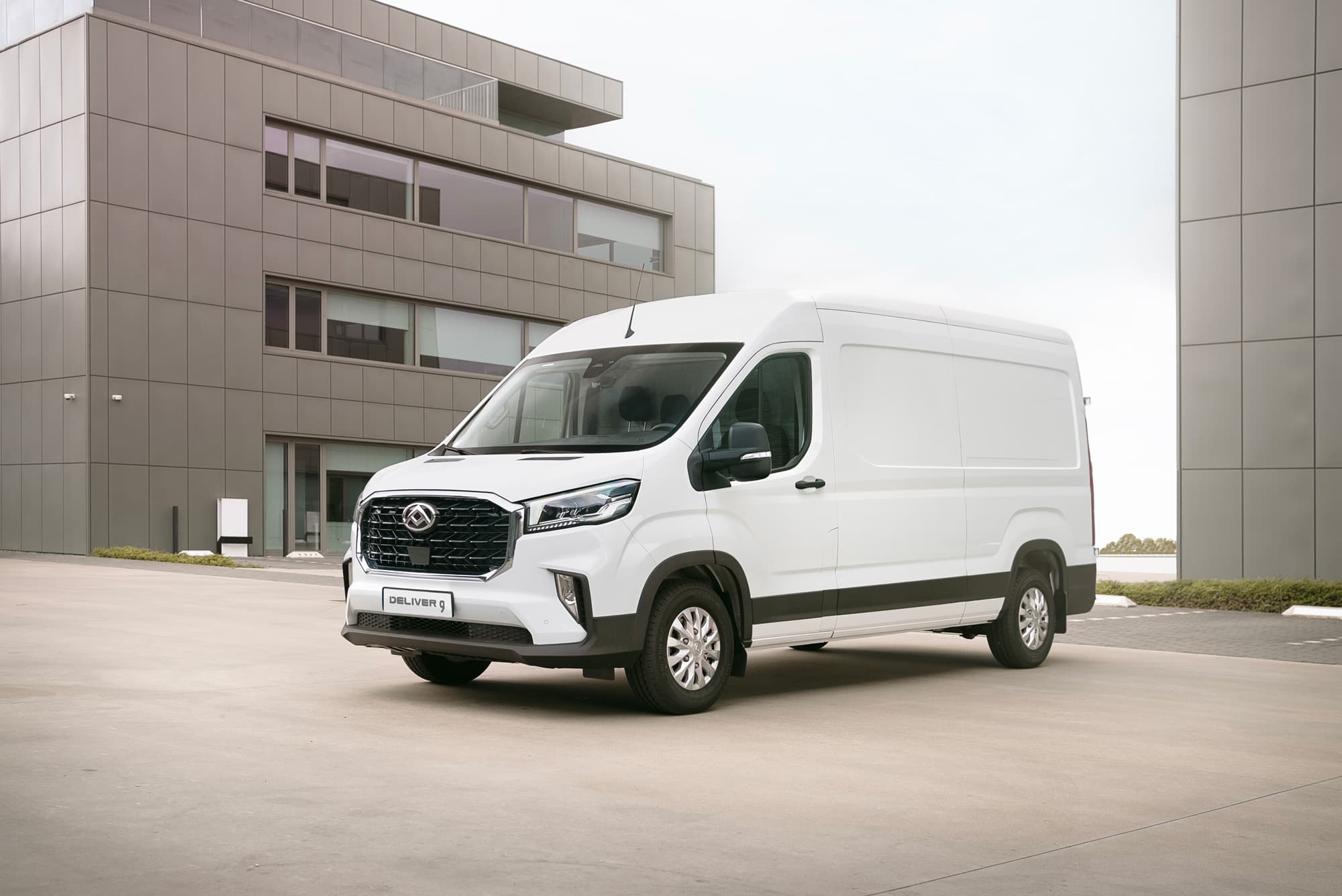 Maxus DELIVER 9 White Exterior